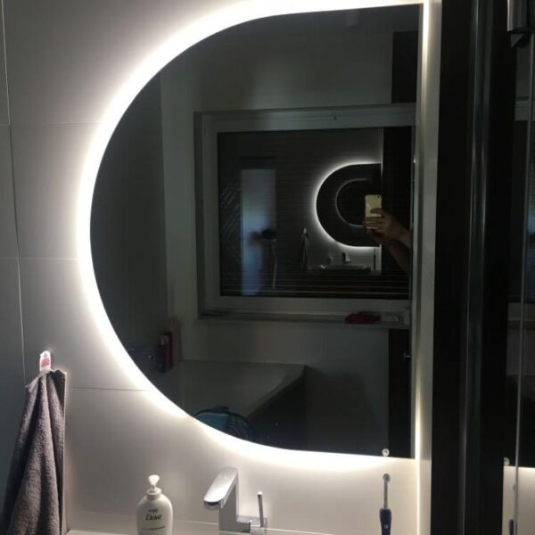 Alternative view of Lustro Boost - półkole podświetlane LED