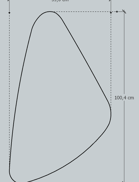 Model TRI_100_wymiar ma nieregularny, zaokrąglony trójkątny kształt obrysowany na czarno na jasnoszarym tle, o szerokości 59,6 cm i wysokości 100,4 cm, przypominający kultowy projekt lustra Tria LED.