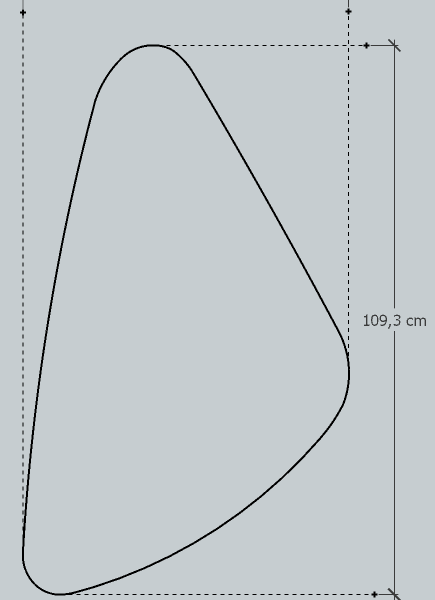 Nieregularny, zaokrąglony trójkątny kształt zarysowany na czarno z przerywanymi liniami wskazującymi jego wysokość (109,3 cm) i szerokość (64,9 cm) na szarym tle, odzwierciedlający elegancki wygląd lustra TRI_110_wymiar.