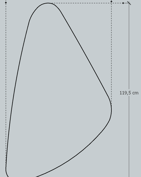Nieregularny, zaokrąglony trójkątny kształt obrysowany na czarno z zaznaczonymi wymiarami: 70,9 cm szerokości, 119,5 cm wysokości. Przerywane linie i strzałki wskazują rozmiar lustra LED TRI_120_wymiar na jasnoszarym tle.